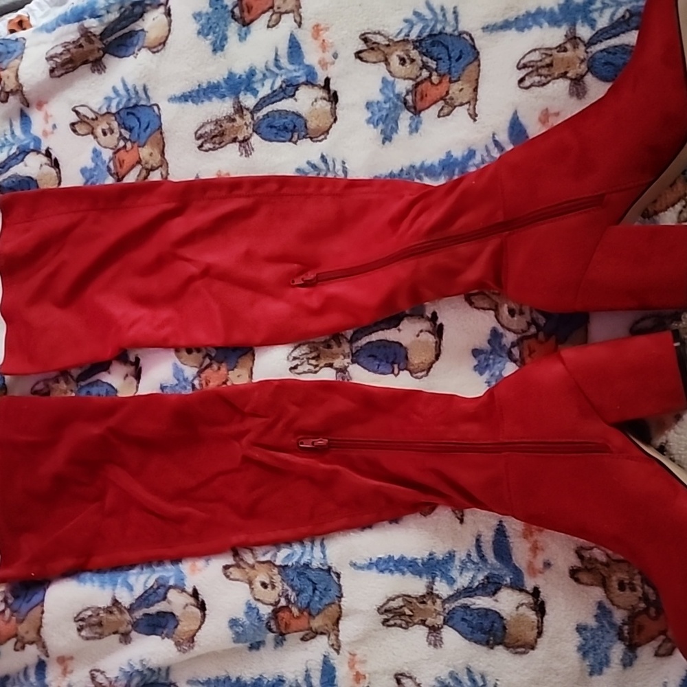 ✨️❤️NWB  HOT TOPIC RED VELVET ZIPPER THIGH HIGH BOOTS/ SEXY/ FUN❤️✨️ - Picture 2 of 8